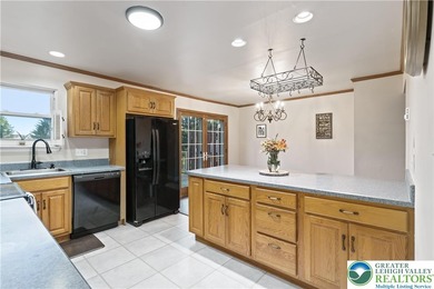 Beautifully refreshed and move-in ready, this charming townhouse on Shepherd Hills Golf Club in Pennsylvania - for sale on GolfHomes.com, golf home, golf lot