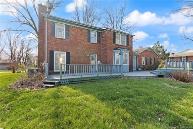 Situated on the 16th hole of Elk Run Golf Course, this spacious on Jeffersonville Elks Golf Club in Indiana - for sale on GolfHomes.com, golf home, golf lot