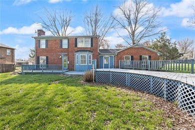 Situated on the 16th hole of Elk Run Golf Course, this spacious on Jeffersonville Elks Golf Club in Indiana - for sale on GolfHomes.com, golf home, golf lot