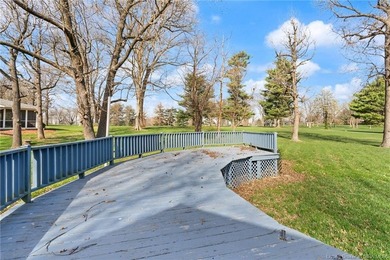 Situated on the 16th hole of Elk Run Golf Course, this spacious on Jeffersonville Elks Golf Club in Indiana - for sale on GolfHomes.com, golf home, golf lot