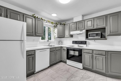 Welcome Home! Move-in ready and located on a quiet cul-de-sac on Keswick Village Golf Course in New Jersey - for sale on GolfHomes.com, golf home, golf lot