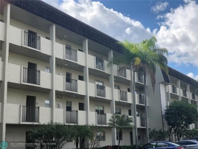 55+ adult community. *CONVENIENT 1ST FLOOR CORNER UNIT WITH on Woodlands Country Club in Florida - for sale on GolfHomes.com, golf home, golf lot