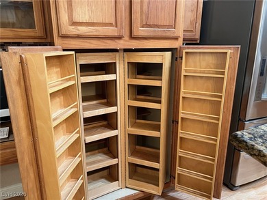 Sun City Summerlin beauty with huge lot, in a cul d sac on Highland Falls Golf Club in Nevada - for sale on GolfHomes.com, golf home, golf lot