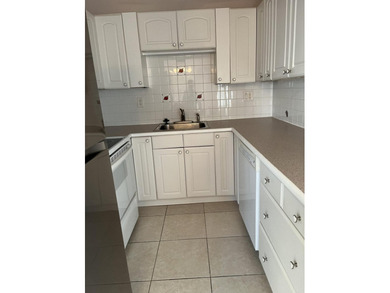 IMMACULATE SECOND FLOOR 2/2 TRUE END UNIT TILE THROUGHOUT EXCEPT on Kings Point Golf -Flanders Way in Florida - for sale on GolfHomes.com, golf home, golf lot