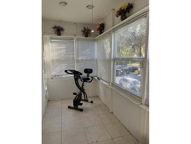 IMMACULATE SECOND FLOOR 2/2 TRUE END UNITTILE THROUGHOUT EXCEPT on Kings Point Golf -Flanders Way in Florida - for sale on GolfHomes.com, golf home, golf lot