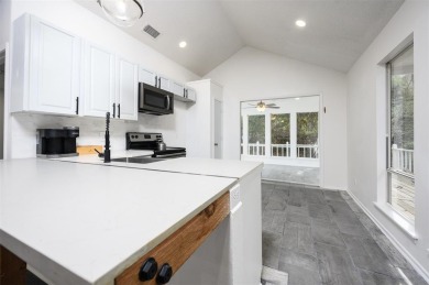 Seller PAYING HOA TRANSFER FEE FOR BUYER! 

Nestled in a on Holly Lake Ranch Golf Club in Texas - for sale on GolfHomes.com, golf home, golf lot