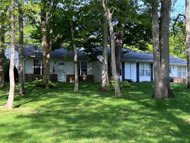 Lovely Oakmont in a beautiful setting. Located at the end of a on Leisure Village Golf Course in New York - for sale on GolfHomes.com, golf home, golf lot
