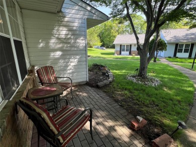 Lovely Oakmont in a beautiful setting. Located at the end of a on Leisure Village Golf Course in New York - for sale on GolfHomes.com, golf home, golf lot