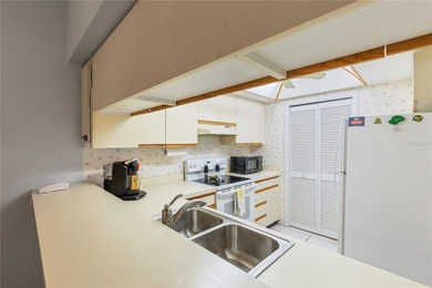 Welcome to Green Dolphin Villa Homes!  This comfortable 2 on Tarpon Springs Golf Course in Florida - for sale on GolfHomes.com, golf home, golf lot