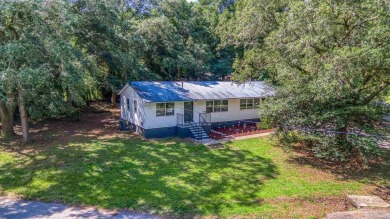 Charming and fully renovated... This cozy 3-bedroom, 1-bath home on Osceola Municipal Golf Course in Florida - for sale on GolfHomes.com, golf home, golf lot