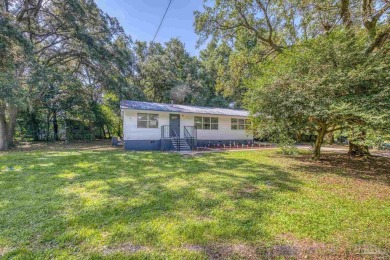 Charming and fully renovated... This cozy 3-bedroom, 1-bath home on Osceola Municipal Golf Course in Florida - for sale on GolfHomes.com, golf home, golf lot