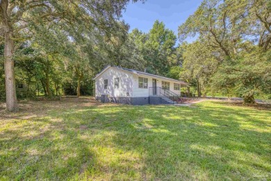 Charming and fully renovated... This cozy 3-bedroom, 1-bath home on Osceola Municipal Golf Course in Florida - for sale on GolfHomes.com, golf home, golf lot
