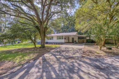 Charming and fully renovated... This cozy 3-bedroom, 1-bath home on Osceola Municipal Golf Course in Florida - for sale on GolfHomes.com, golf home, golf lot