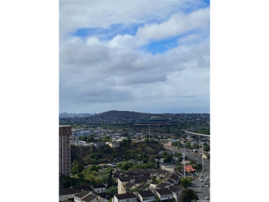 Rarely available,this 2 bedroom, 2 bath corner end- unit condo on Pearl Country Club in Hawaii - for sale on GolfHomes.com, golf home, golf lot