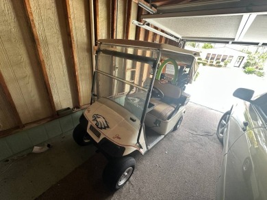 This well loved 2 bedroom, 2 bathroom Palm Harbor home is being on Del Tura Golf and Country Club in Florida - for sale on GolfHomes.com, golf home, golf lot