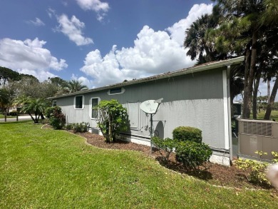 This well loved 2 bedroom, 2 bathroom Palm Harbor home is being on Del Tura Golf and Country Club in Florida - for sale on GolfHomes.com, golf home, golf lot