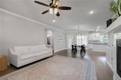 Come see this 2 bedroom beauty on a level lot! Convenient to on Bella Vista Country Club - Highlands in Arkansas - for sale on GolfHomes.com, golf home, golf lot