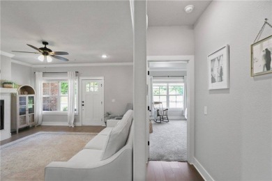 Come see this 2 bedroom beauty on a level lot! Convenient to on Bella Vista Country Club - Highlands in Arkansas - for sale on GolfHomes.com, golf home, golf lot
