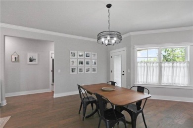 Come see this 2 bedroom beauty on a level lot! Convenient to on Bella Vista Country Club - Highlands in Arkansas - for sale on GolfHomes.com, golf home, golf lot