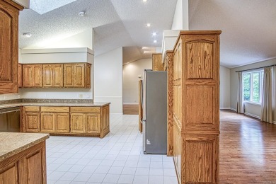 THIS ONE LEVEL HOME ON THE PONCE DE LEON GOLF COURSE IS PERFECT on Ponce De Leon Golf Course in Arkansas - for sale on GolfHomes.com, golf home, golf lot