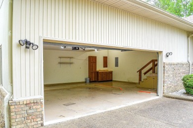 THIS ONE LEVEL HOME ON THE PONCE DE LEON GOLF COURSE IS PERFECT on Ponce De Leon Golf Course in Arkansas - for sale on GolfHomes.com, golf home, golf lot
