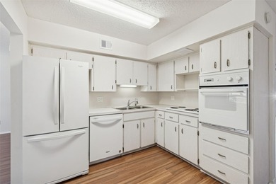 Welcome home to this FIRST FLOOR 2 bedroom, 2 bath 1100 sf on On Top Of The World Golf Course in Florida - for sale on GolfHomes.com, golf home, golf lot