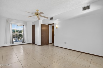 Charming, very clean, well-maintained 2-bedroom, 1-bath garden on Sun City-Willow Creek / Willow Brook  in Arizona - for sale on GolfHomes.com, golf home, golf lot