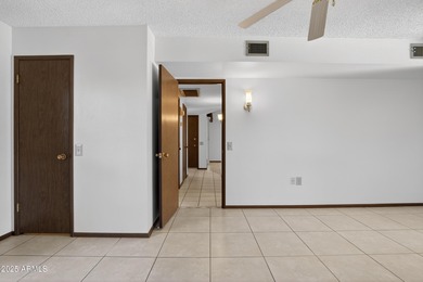 Charming, very clean, well-maintained 2-bedroom, 1-bath garden on Sun City-Willow Creek / Willow Brook  in Arizona - for sale on GolfHomes.com, golf home, golf lot