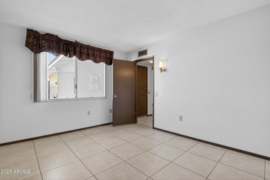 Charming, very clean, well-maintained 2-bedroom, 1-bath garden on Sun City-Willow Creek / Willow Brook  in Arizona - for sale on GolfHomes.com, golf home, golf lot
