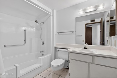 Charming, very clean, well-maintained 2-bedroom, 1-bath garden on Sun City-Willow Creek / Willow Brook  in Arizona - for sale on GolfHomes.com, golf home, golf lot