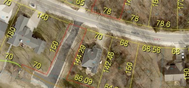 Four Seasons Building Lot that is fairly level and wooded on Seasons Ridge At Four Seasons in Missouri - for sale on GolfHomes.com, golf home, golf lot