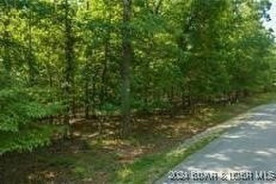 Four Seasons Building Lot that is fairly level and wooded on Seasons Ridge At Four Seasons in Missouri - for sale on GolfHomes.com, golf home, golf lot