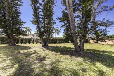 Welcome to 1006 York Trail. This fully furnished 2 bedroom 2 on Maple Leaf Golf and Country Club in Florida - for sale on GolfHomes.com, golf home, golf lot