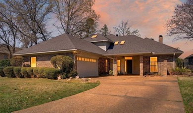 Location, location, location! Welcome to this charming garden on Southern Trace Country Club in Louisiana - for sale on GolfHomes.com, golf home, golf lot