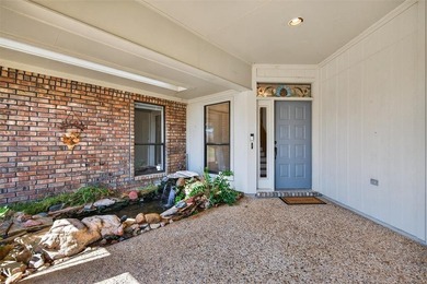 Location, location, location! Welcome to this charming garden on Southern Trace Country Club in Louisiana - for sale on GolfHomes.com, golf home, golf lot