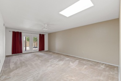 Location, location! This charming 3-bedroom, 2.5-bath home in on PalmBrook Country Club in Arizona - for sale on GolfHomes.com, golf home, golf lot