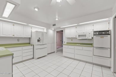 Location, location! This charming 3-bedroom, 2.5-bath home in on PalmBrook Country Club in Arizona - for sale on GolfHomes.com, golf home, golf lot