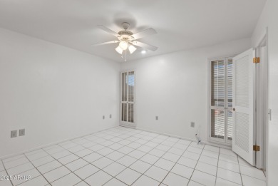 Location, location! Updated flooring (10/25) This 2118 sq ft on PalmBrook Country Club in Arizona - for sale on GolfHomes.com, golf home, golf lot