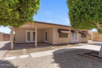 Location, location! Updated flooring (10/25) This 2118 sq ft on PalmBrook Country Club in Arizona - for sale on GolfHomes.com, golf home, golf lot