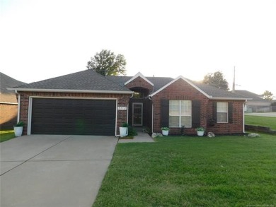Calling all Golfers Walk to the Club House at Battle Creek in BA on Battle Creek Golf Course in Oklahoma - for sale on GolfHomes.com, golf home, golf lot