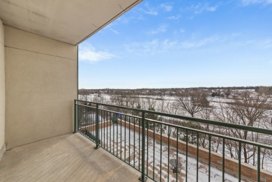 Enjoy upscale living at The Residences of Seven Bridges. This on Seven Bridges Golf Club in Illinois - for sale on GolfHomes.com, golf home, golf lot