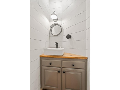 Welcome to this stunning 4-bedroom, 3.5-bathroom home nestled on on Eagle Crest Golf Course in Arkansas - for sale on GolfHomes.com, golf home, golf lot