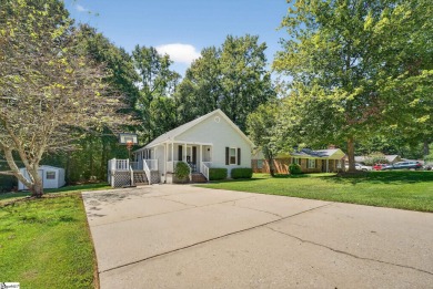 Move-in ready! This charming 3BR/2BA ranch sits on a level on Lakeview Golf Course in South Carolina - for sale on GolfHomes.com, golf home, golf lot