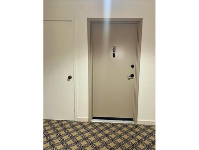 Stunning, updated 2/2 with 1,407 total sq ft, offering a bright on Inverrary Country Club in Florida - for sale on GolfHomes.com, golf home, golf lot