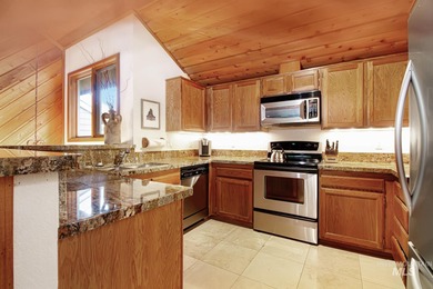 Fully furnished, 2BD/2BA condo in Elkhorn @ Sun Valley. Features on Elkhorn Golf Club in Idaho - for sale on GolfHomes.com, golf home, golf lot