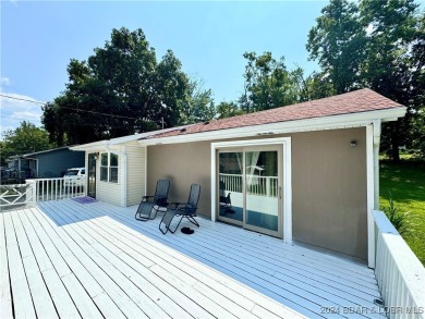 Lake views and peace surround this adorable home. Step into your on Indian Rock Golf Club in Missouri - for sale on GolfHomes.com, golf home, golf lot