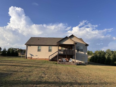 IMMACULATE 3 bedroom, 2 bath home in the desirable Grassy Pond on Cherokee National Golf and Country Club in South Carolina - for sale on GolfHomes.com, golf home, golf lot