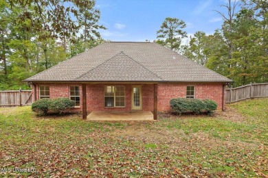 This immaculate 3-bedroom, 2-bathroom home boasts a spacious 1 on Castlewoods Golf Club in Mississippi - for sale on GolfHomes.com, golf home, golf lot