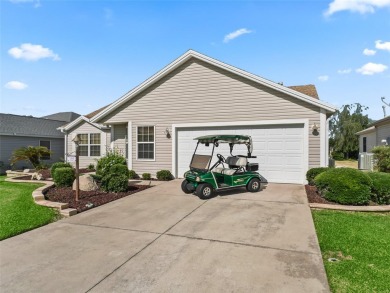 TURNKEY, BEAUTIFULLY FURNISHED  MOVE-IN READY - GOLF CART on The Links of Spruce Creek in Florida - for sale on GolfHomes.com, golf home, golf lot