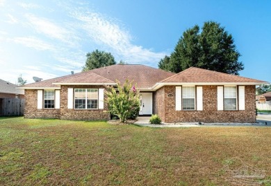 Great home convenient to everything in Milton, priced to sell on Tanglewood Golf Club in Florida - for sale on GolfHomes.com, golf home, golf lot